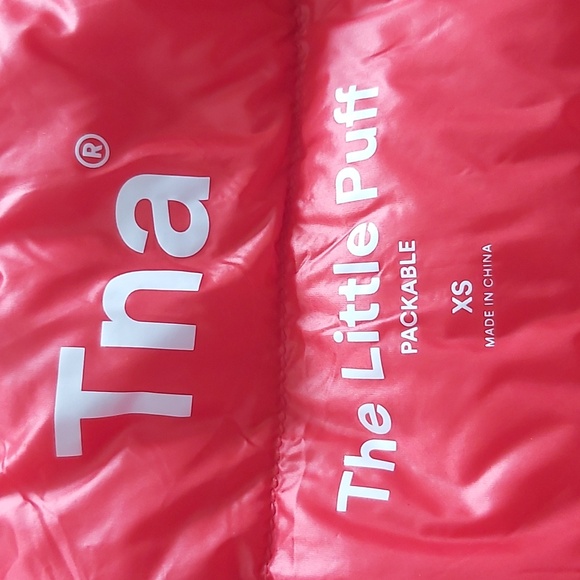 Aritizia Red Puff Jacket - Picture 8 of 9